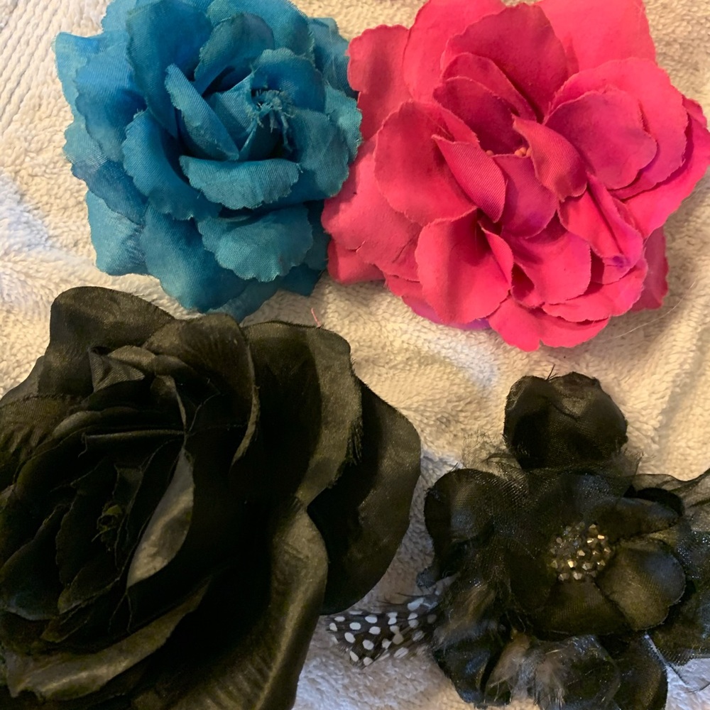 Lot of hair flowers
